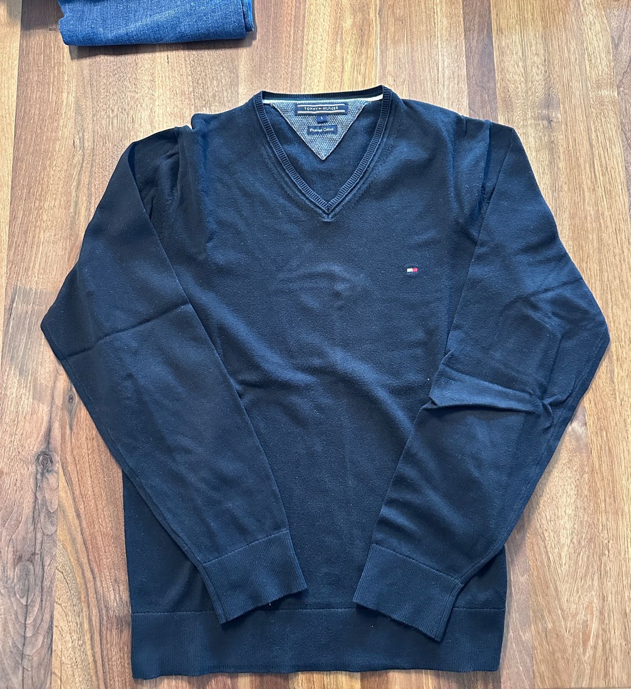 Tommy Hilfiger Maglioni & Felpe: Tommy Hilfiger V-Neck Pullover – Usato da Kaltbrunn venduto da IMRLU998