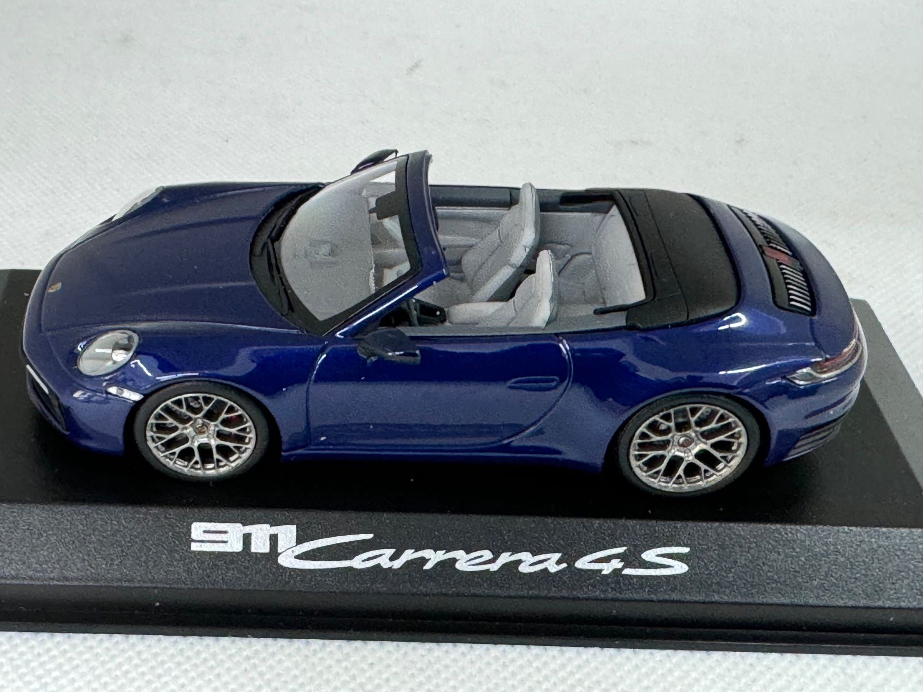 Porsche Modellini d'auto: PORSCHE Carrera 911 992 4S 1:43 – Nuovo e nell'imballaggio originale da Luzern venduto da aa43modelcars-Luzern