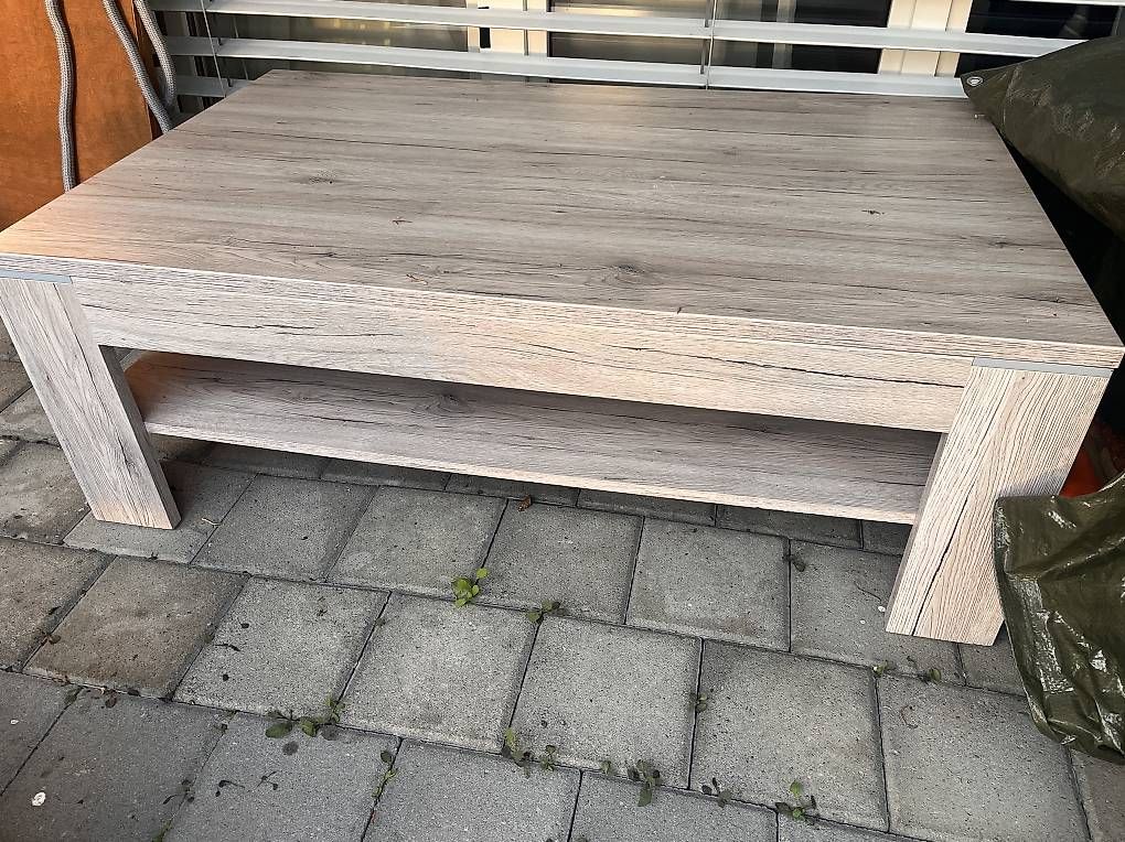 Tavoli: Grosser Couchtisch mit Ablage, Eiche hell, guter Zustand! – Usato da Rotkreuz venduto da bailando75