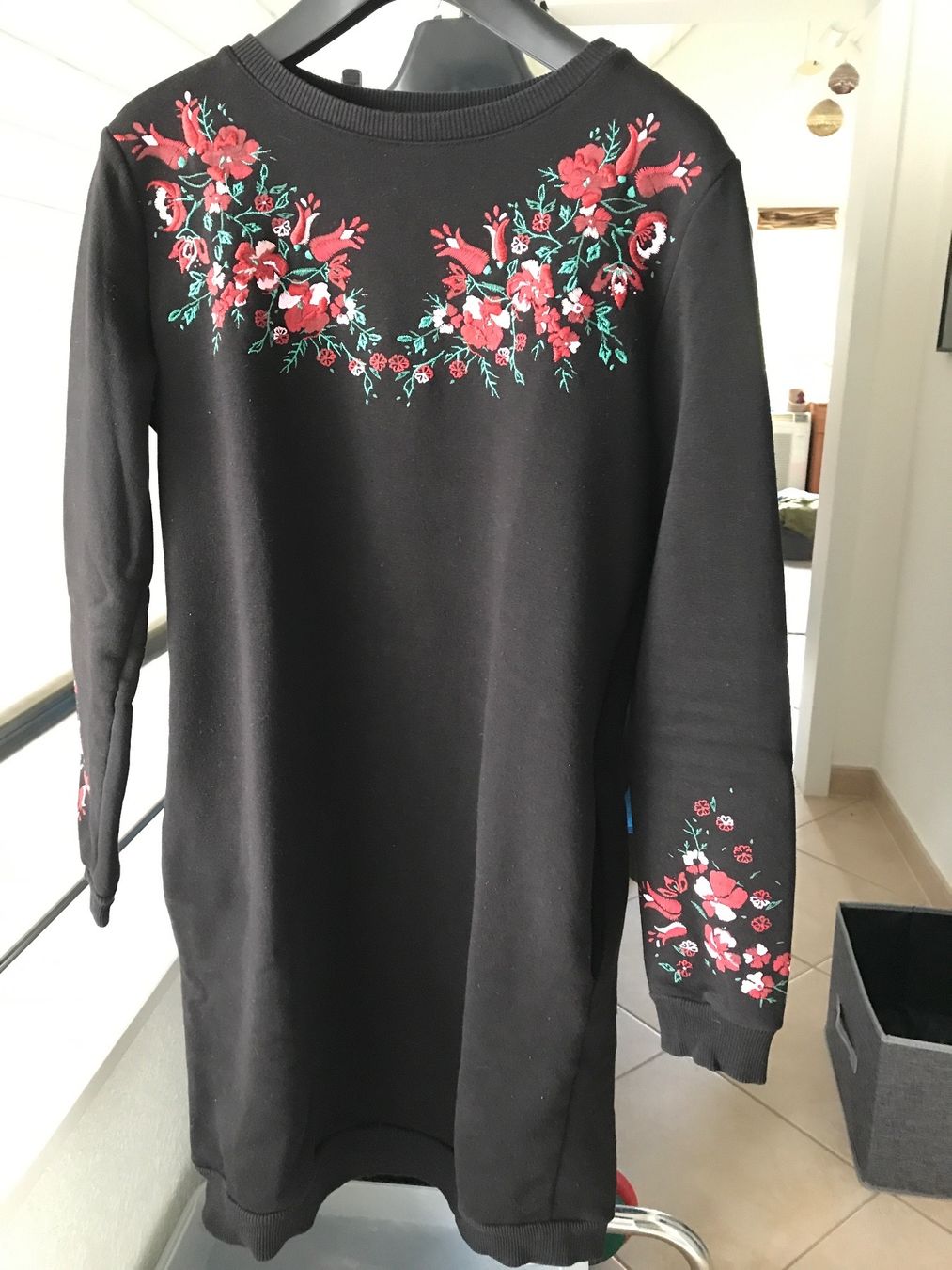 Maglioni & Felpe: RESERVED Pullover XS in Schwarz – Usato da Glattfelden venduto da Danshari 4