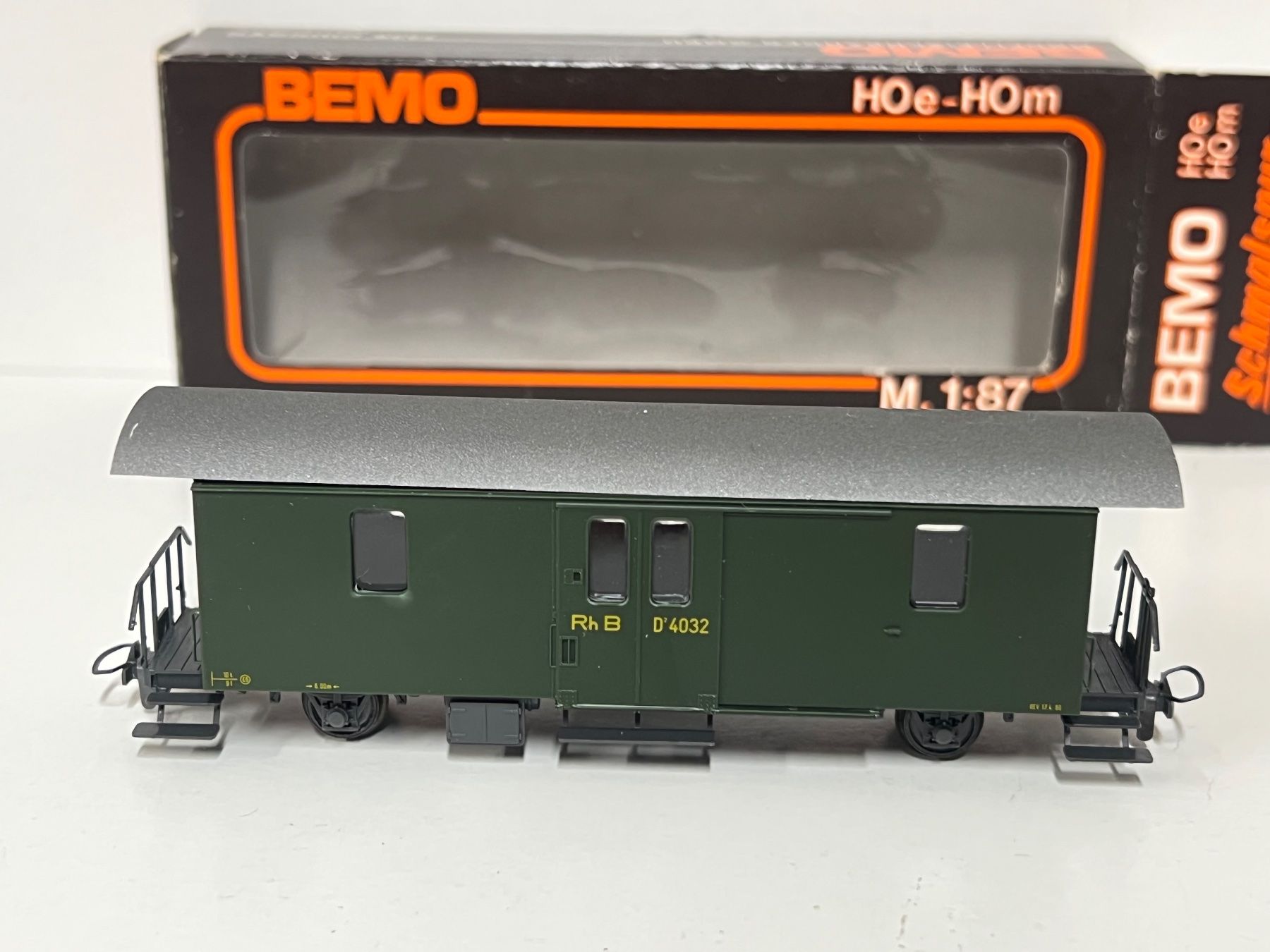 Bemo Modellini di ferrovie: Bemo 3264 Gepäckwagen RhB D2 4032 – Nuovo (secondo la descrizione) da Neuenhof venduto da ludovicco
