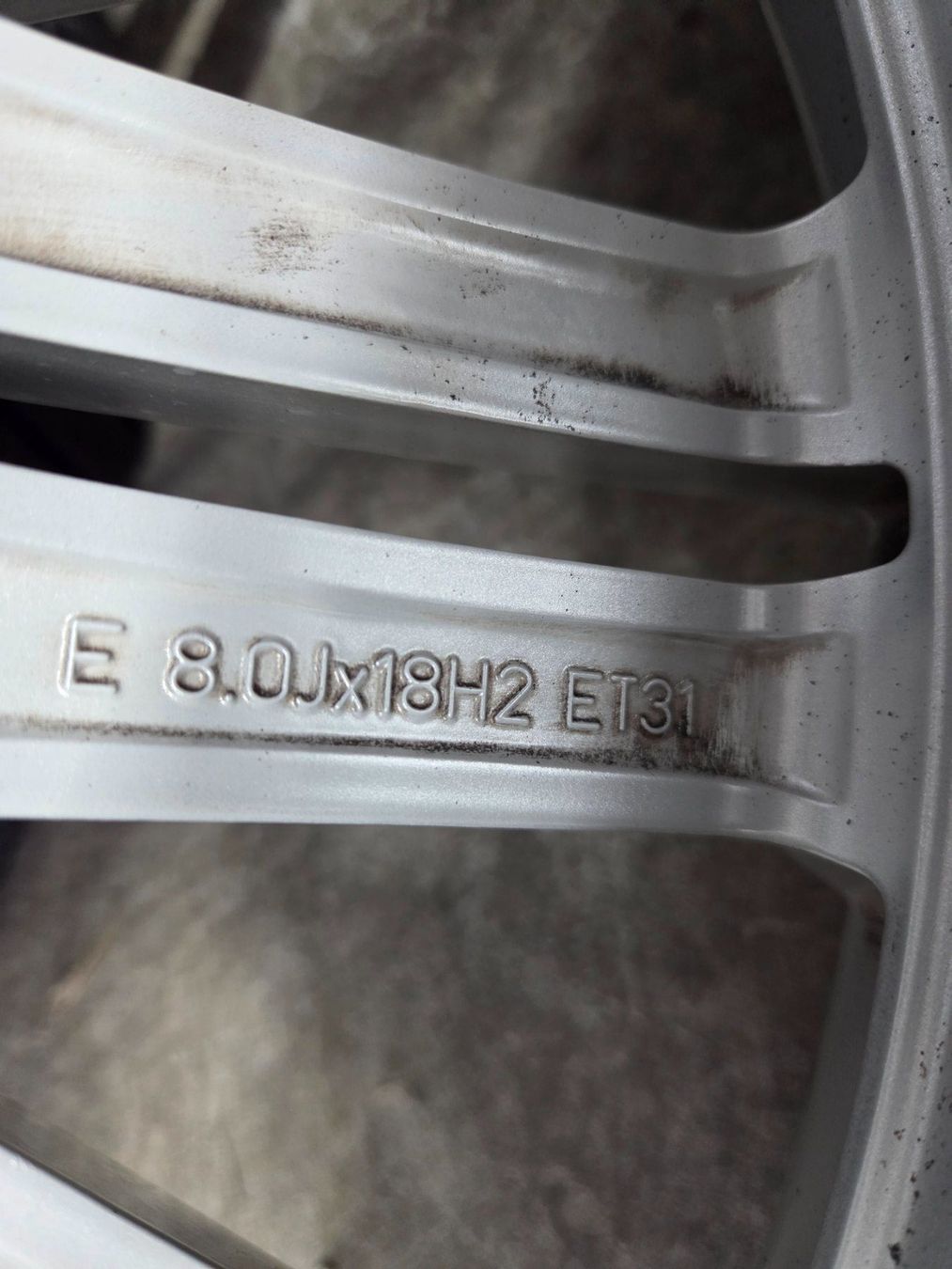 Pirelli Pneus & Roues: 4 Winterräder 245 40 18 Pirelli – D'occasion à Cham par AMAG_RETAIL_ZUG 2