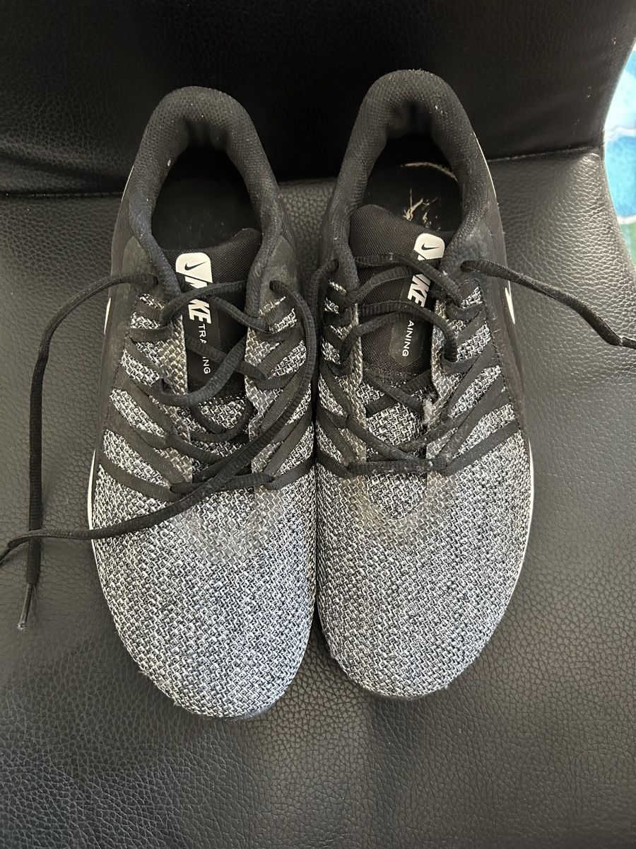 Scarpe da uomo: Nike Trainingsschuhe Grösse 44 – Usato da Emmen venduto da Carbru 1