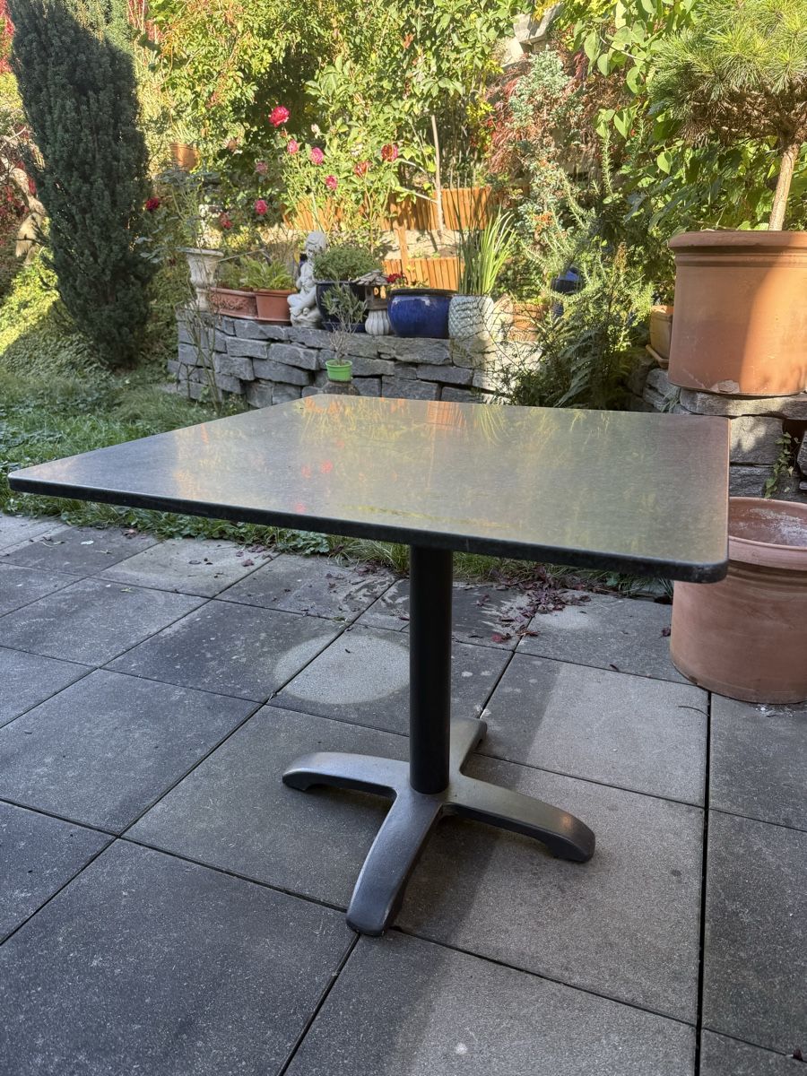 Tables: Gartentisch 90x90 cm Steinplatte – D'occasion à Chur par pet_q7kd