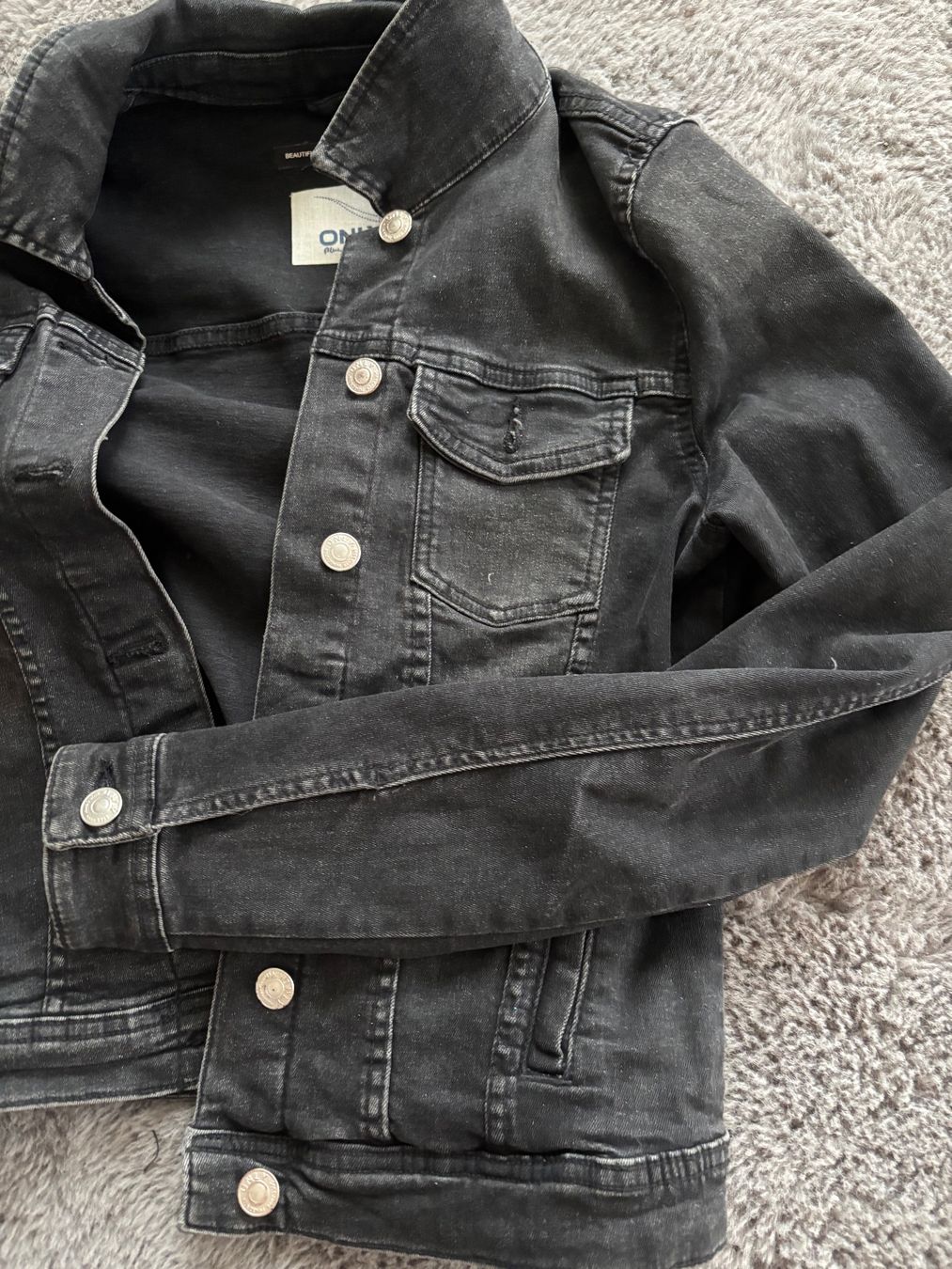Only Giacche: Stylish black denim jacket, size S – Usato da Wichtrach venduto da Re_Fit 3