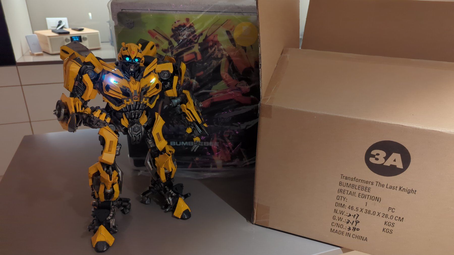 Hasbro Statuette: Transformers The Last Knight Bumblebee Three-A Studio Figur – Nuovo (secondo la descrizione) da Sursee venduto da Tom1447 1