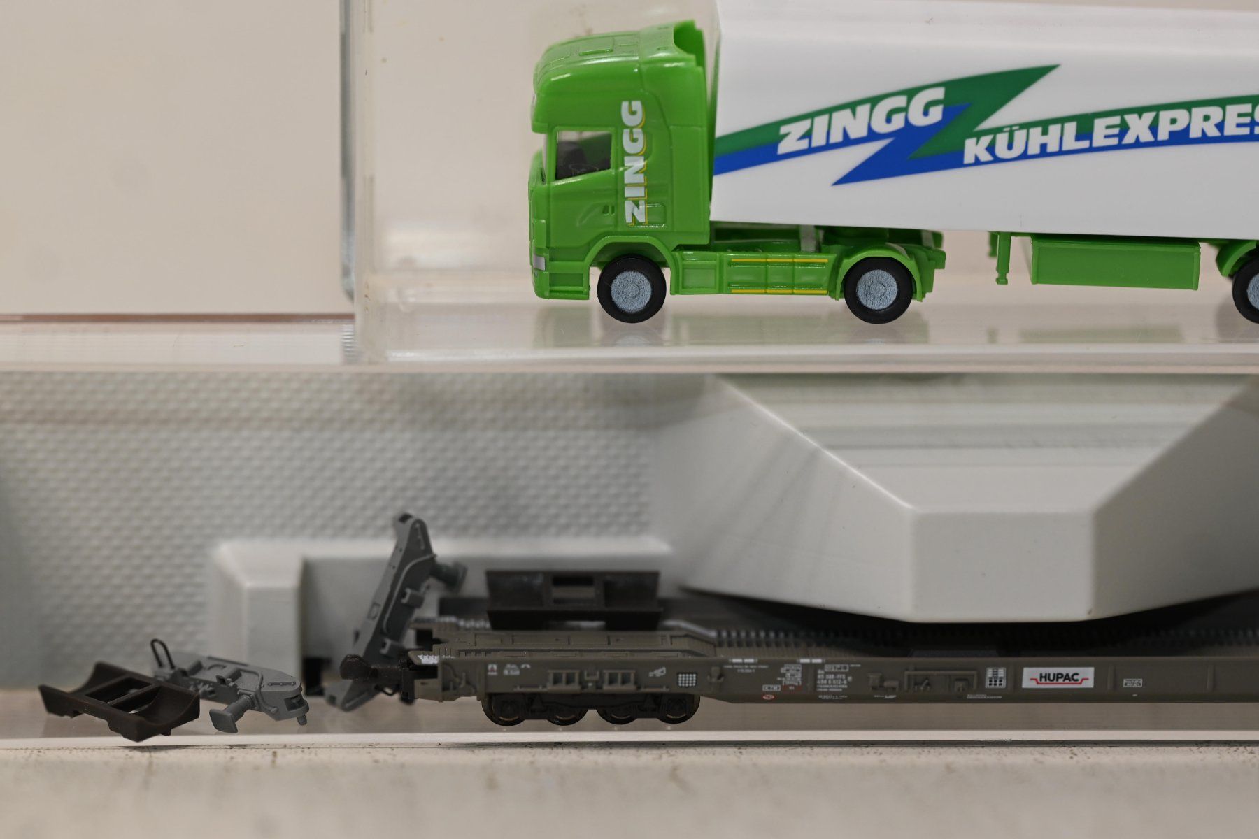 Fleischmann Trains électriques: Hupac Wagen Zingg Hedingen Fleischmann Spur N mit OVP – D'occasion à Laupen ZH par Zmoewe 1