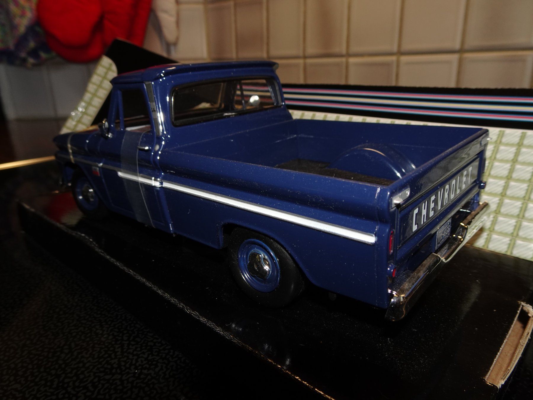 Motormax Modellini d'auto: CHEVY C10 1966 Fleetside Pickup 1:24 – Nuovo e nell'imballaggio originale da Hütten venduto da Technics01LT 2