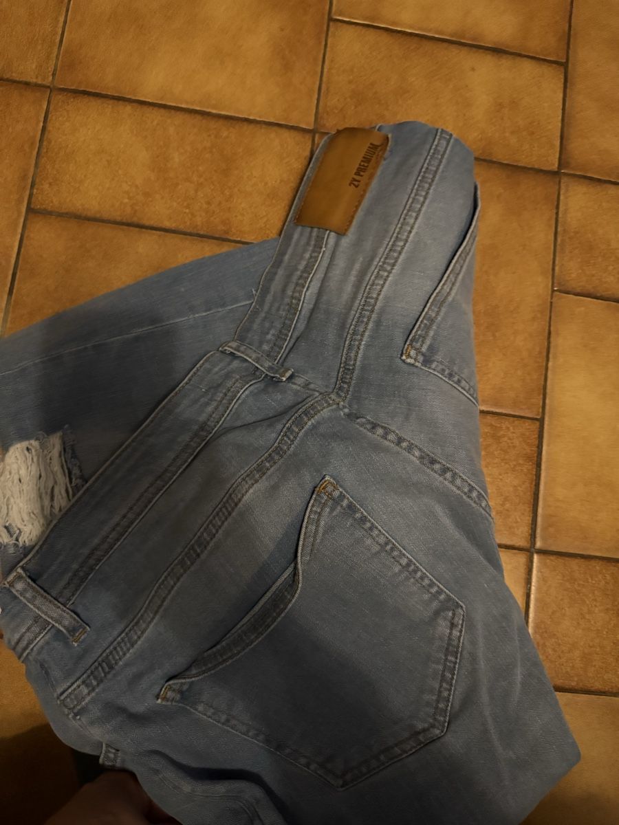 Jeans: Jean bleu clair déchiré - Taille 38 Kilyan  – Usato da Veyrier venduto da kimedovapa 2