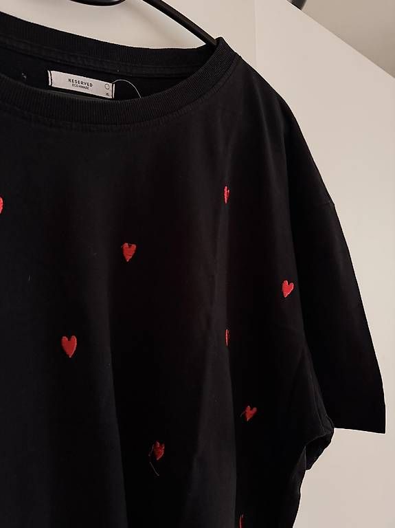 T-shirt: Reserved, T-Shirt mit Herzen, Gr. 42 – Usato da Zollikofen venduto da lili.j