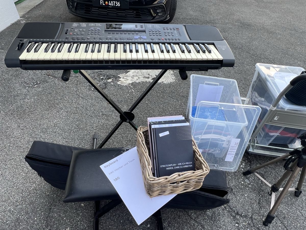 Technics Strumenti musicali: Keyboard + Ständer + Stuhl und Zubehör – Usato da Schaan venduto da mugerle