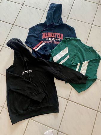 Set aus 3 Pullovern und Hoodies in gutem Zustand Grösse M