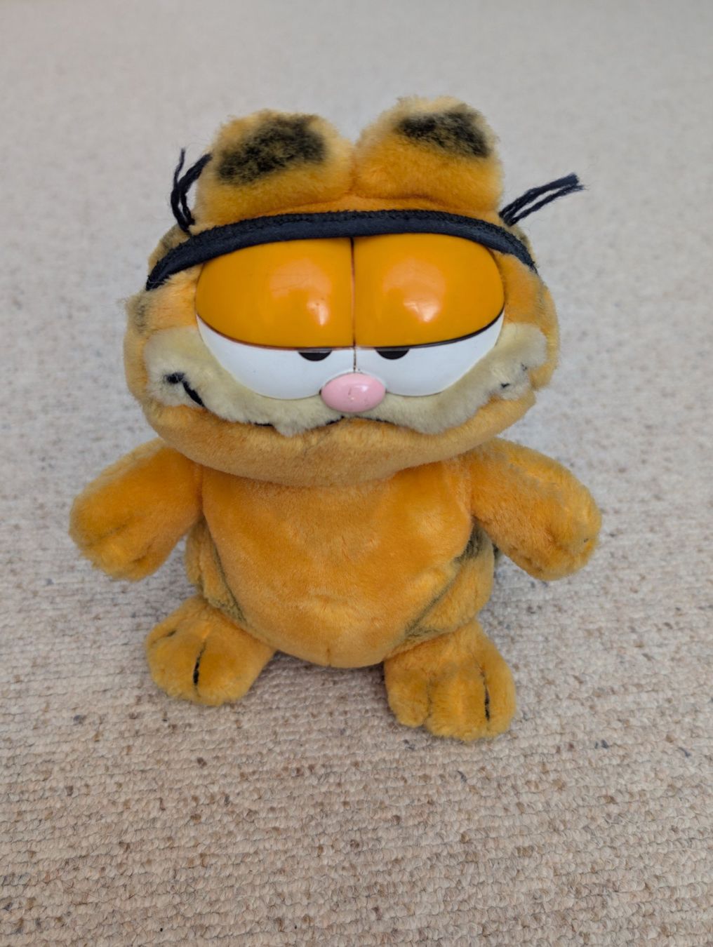 Giocattoli: Garfield Stofftier Plüsch sitzend, ca 19cm hoch – Usato da Spiez venduto da Crazyduck