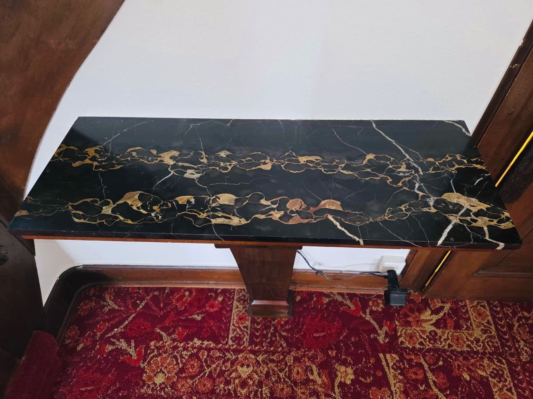 Console: Art Deco Konsolentisch mit Marmorplatte – Usato da Dübendorf venduto da eug_b6ld 1