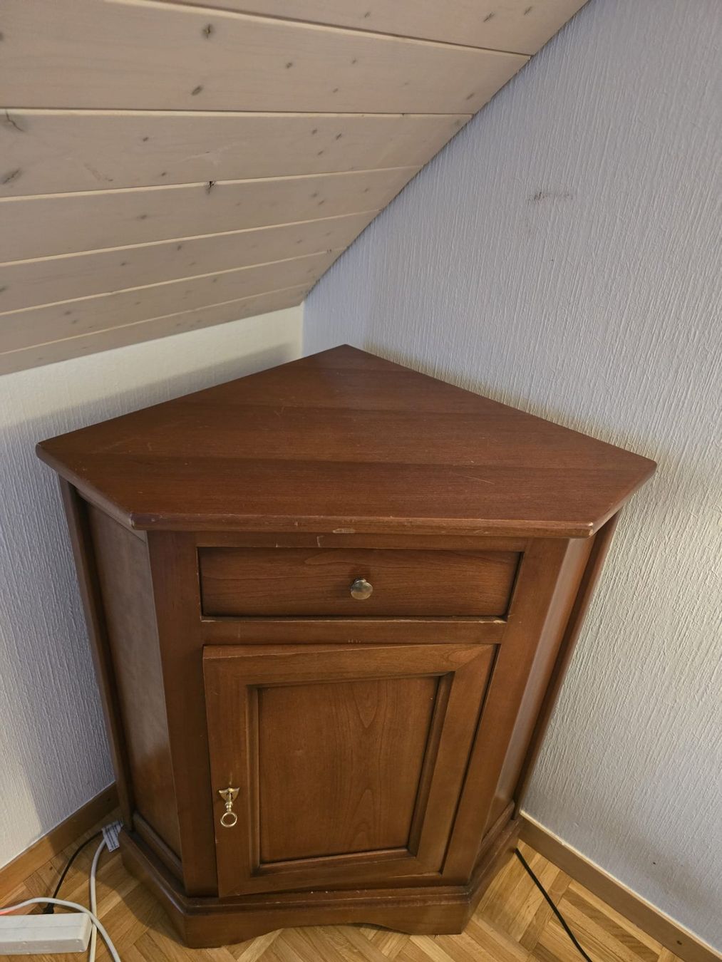 Cassettiere: Meuble d'angle/ tiroir/ ferme à clé – Usato da rolle venduto da vavapapillon