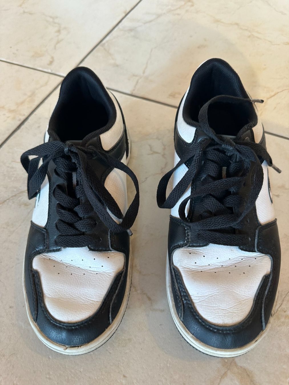 Scarpe per ragazzi: Champions Sneekers – Usato da Brenzikofen venduto da psy_dw6x