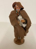 Santon de provence homme portant un mouton