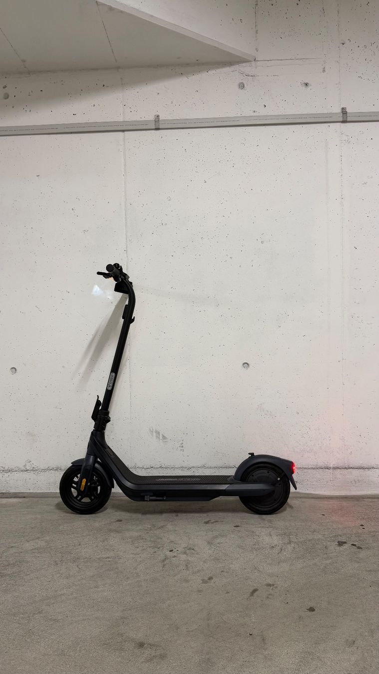 Scooters: Ninebot by Segway E2 Pro D KickScooter – Gebraucht aus Embrach von Castafior0 5