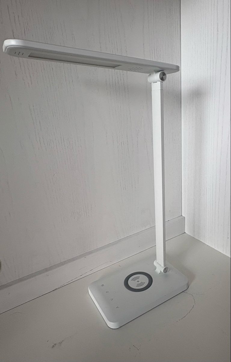 Lampade: Tracon LED Desk Lamp With Charging Pad  – Usato da Genève venduto da ton_h779 2