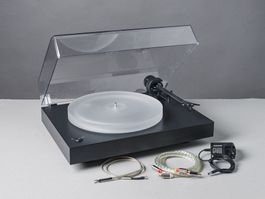 Pro-Ject X2 Plattenspieler mit Ortofon MC X20 Tonabnehmer