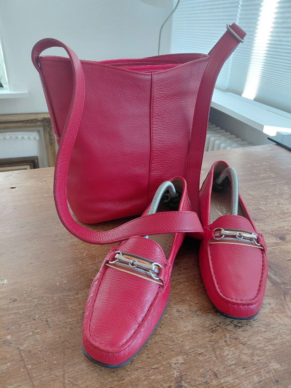 Scarpe da donna: passend Handtasche mit Schuhen  – Usato da Windisch venduto da stiiine