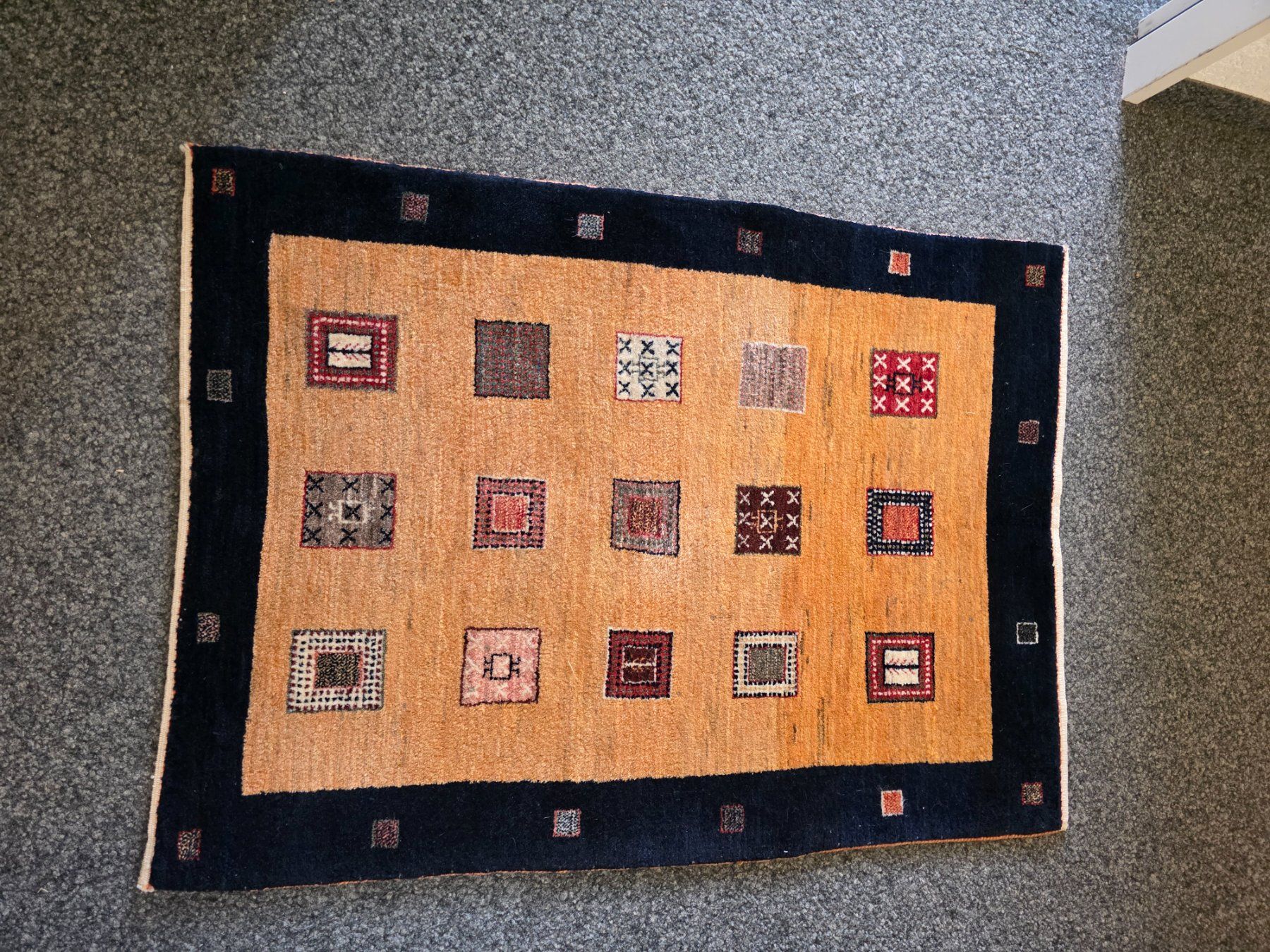 Gabbeh Tappeti: Handgearbeiteter Gabbeh-Teppich – Usato da Zofingen venduto da BerchtoldBrocki