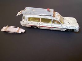 Ambulance Dinky Toys, années 60