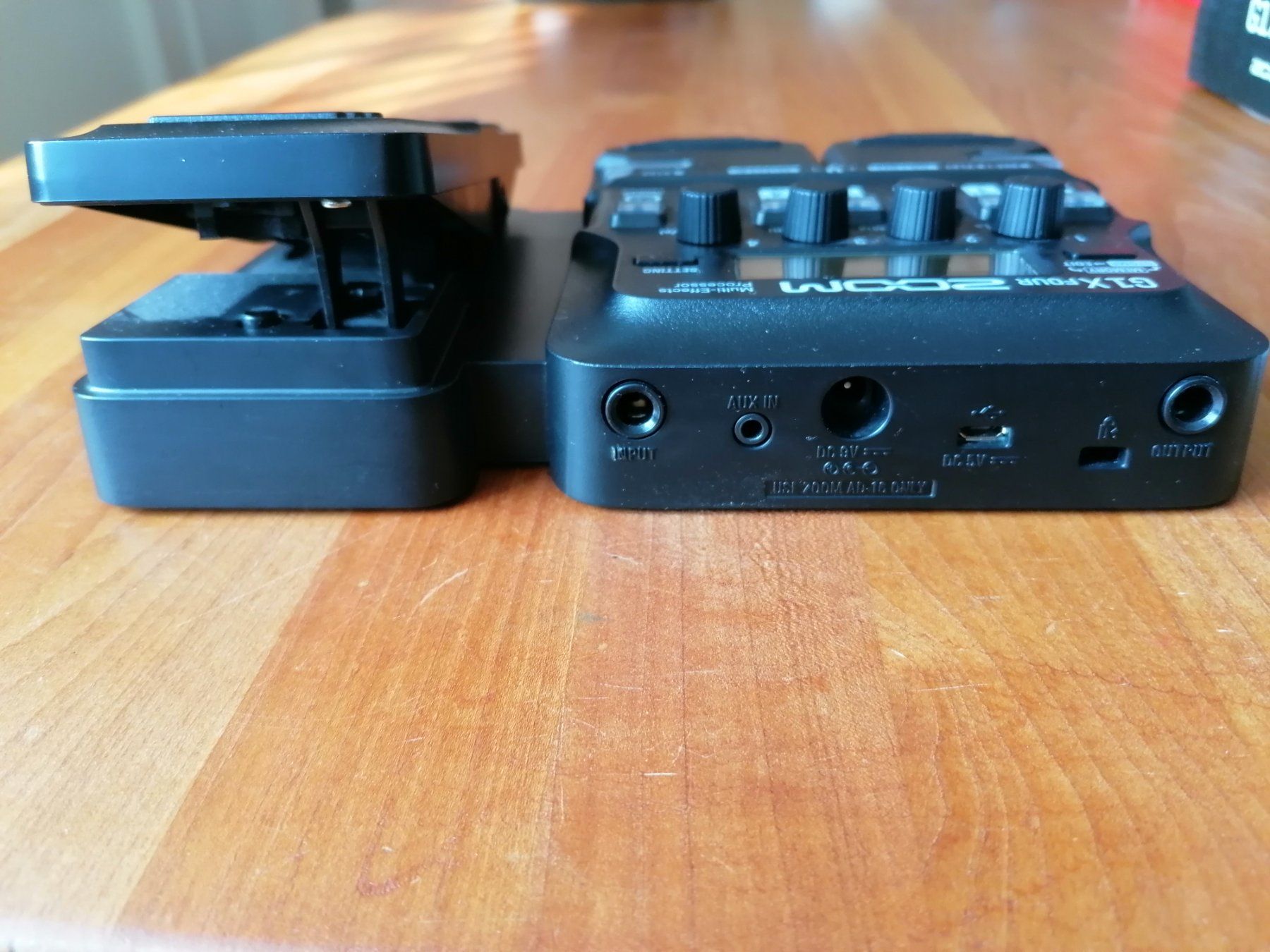 Equalizzatori: ZOOM G1X FOUR Multi-Effects Prozessor mit Expression Pedal – Usato da Basel venduto da Fiona-Lea 1