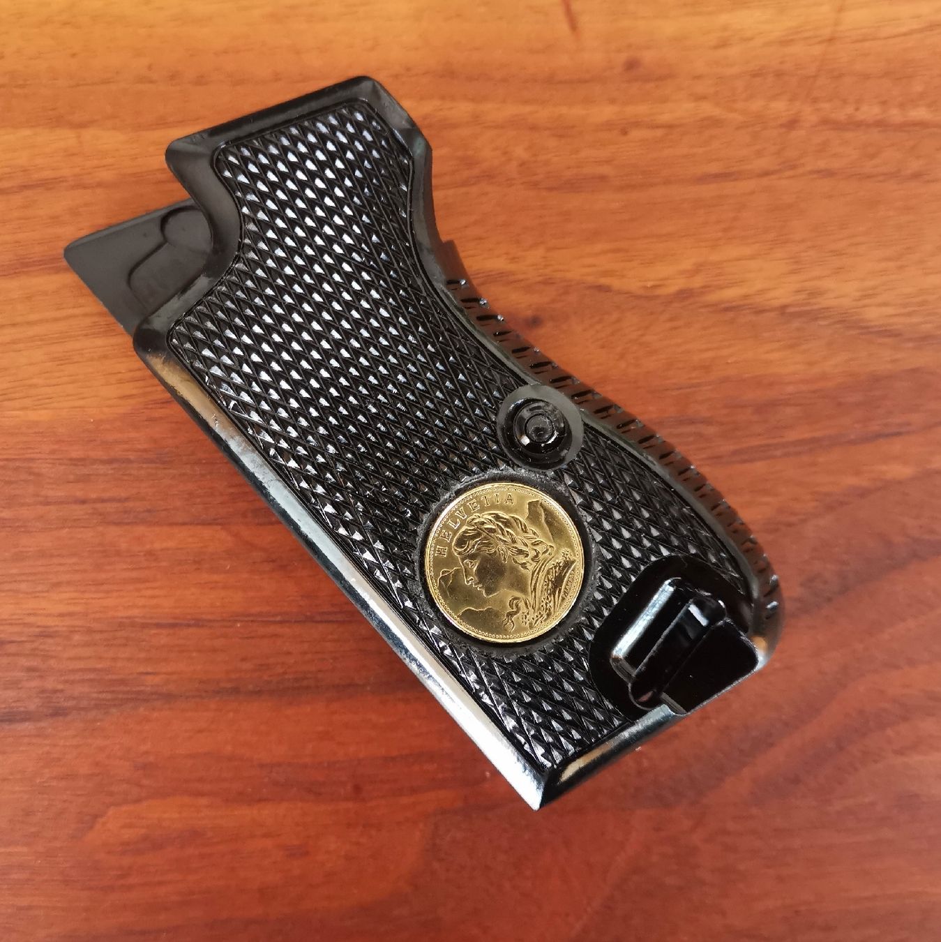 Sig Sauer Tiro a segno: Griffschalen SIG P210 /P49 mit Goldvreneli Replica Einlage – Usato da Luzern venduto da muelan01 1