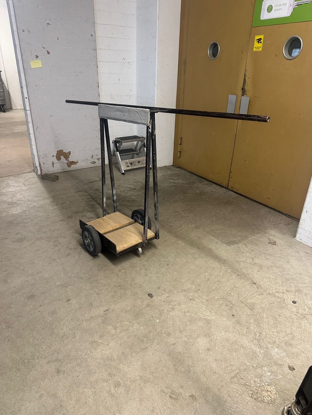 Brouettes: Holzwagen – D'occasion à Volketswil par ars_sjh2 1