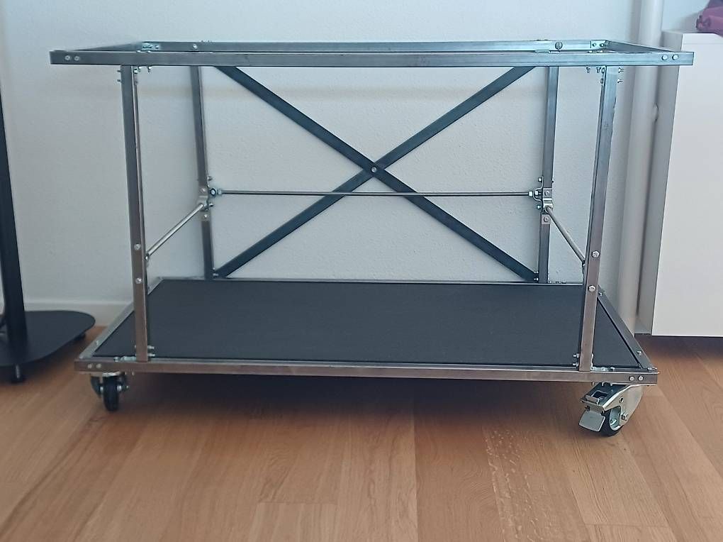 Scaffali: Gestell Wägeli Möbel aus Stahl und mit MDF – Usato da Sursee venduto da sz1212