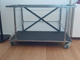 Gestell Wägeli Möbel aus Stahl und mit MDF