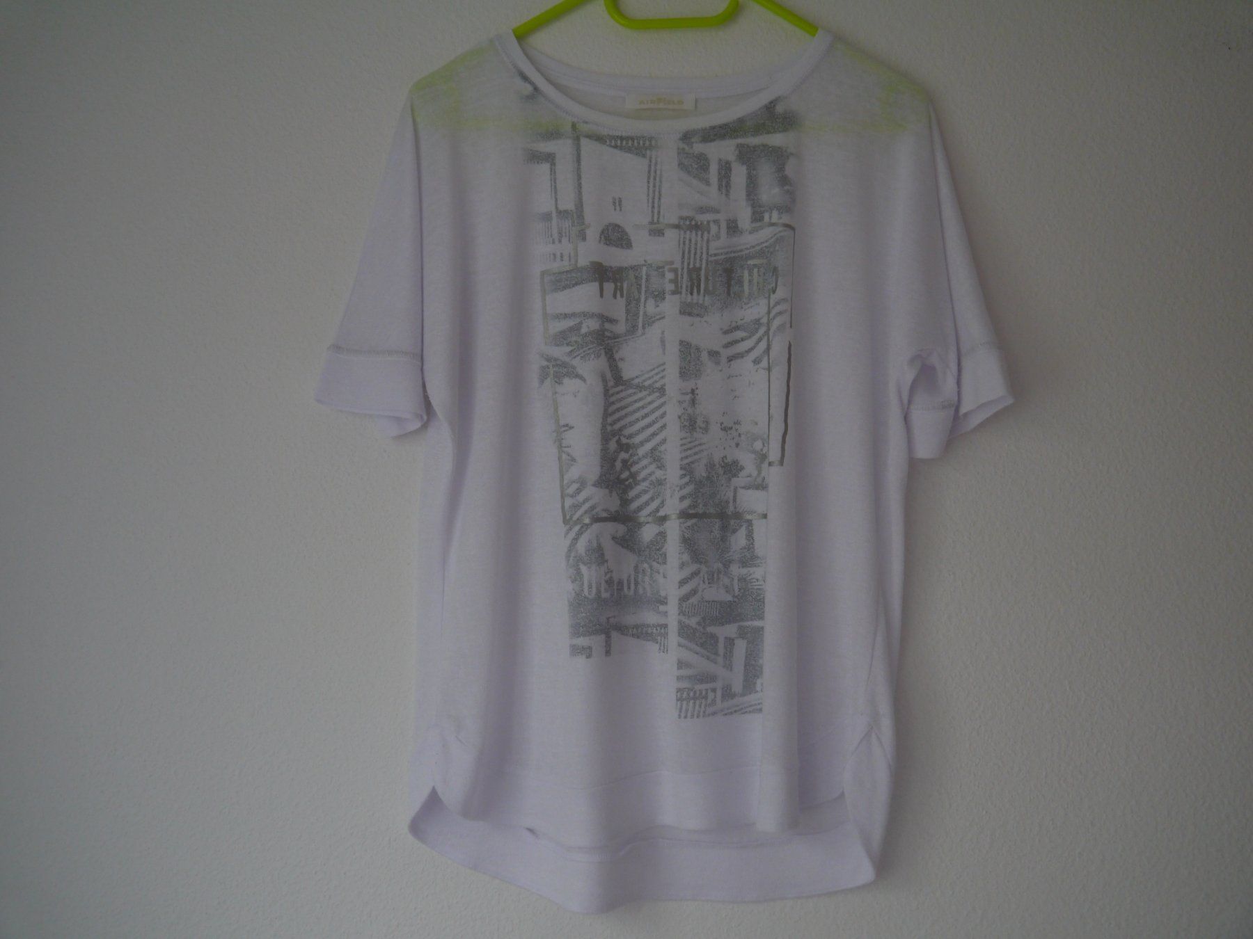 Airfield T-Shirts: **AirField** T-Shirt – Gebraucht aus Hagendorn von Blaf