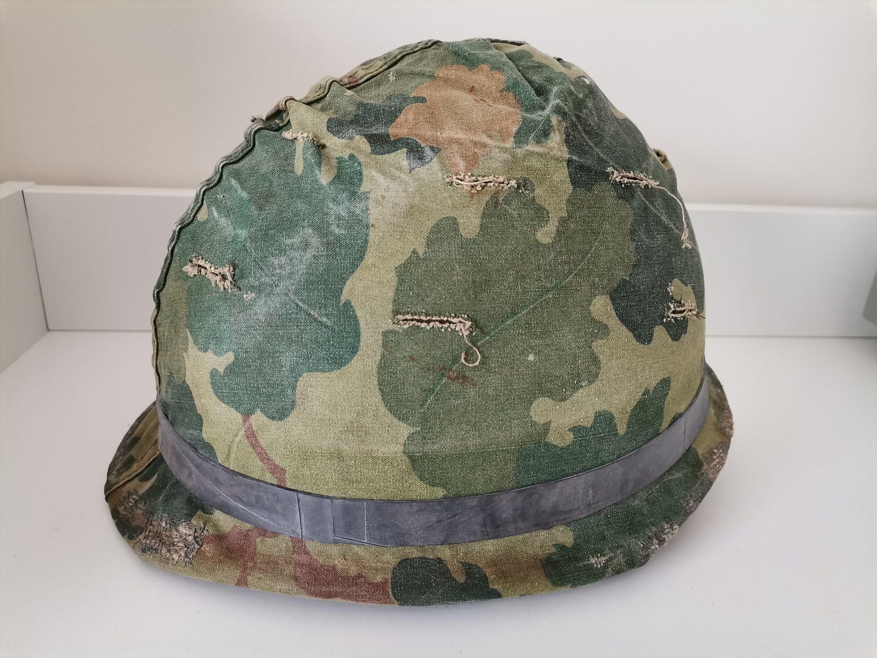 Uniformi & Effetti personali: Elastique caoutchouc pour casque militaire – Usato da Onex venduto da Neimad7 1