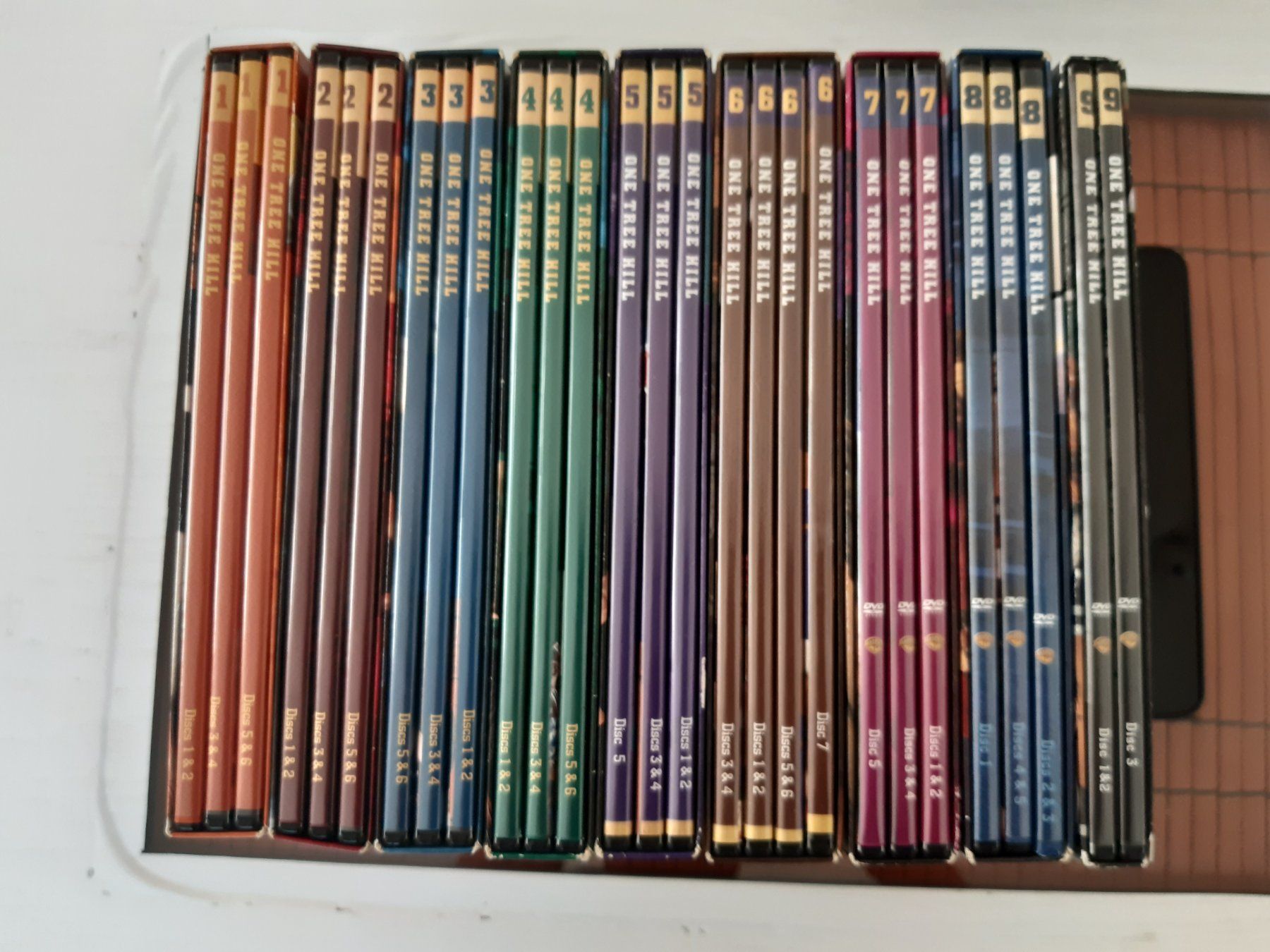 Tutti i DVDs: One Tree Hill die kompletten Staffeln 1-9 – Usato da Domat-Ems venduto da nugipuff 6