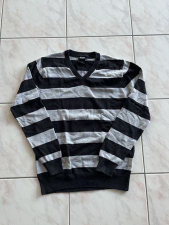 Sweat Taille S gris et noir en très bon état