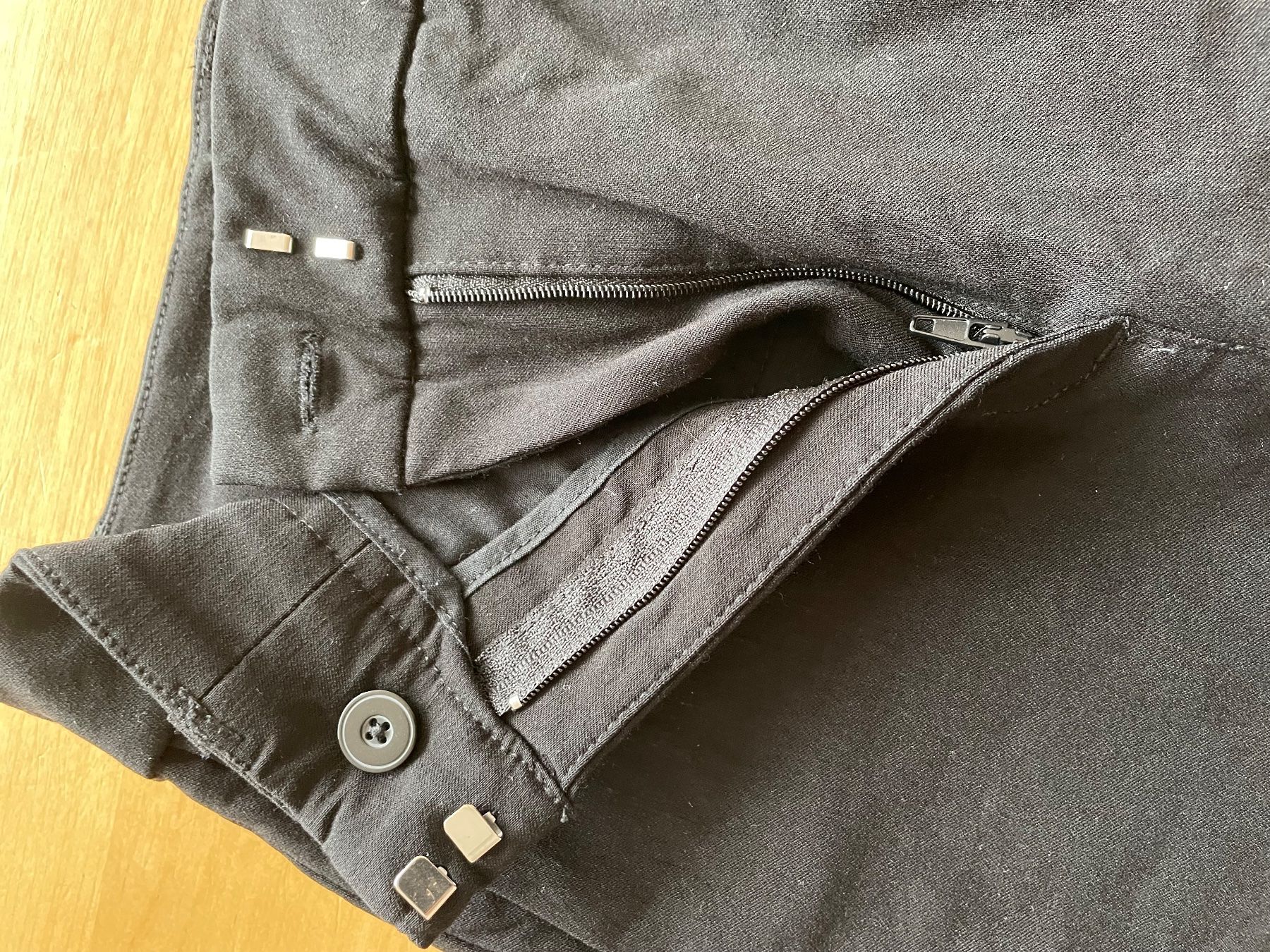 Pantaloni: Hose schwarz – Usato da Zofingen venduto da Hathoway 2