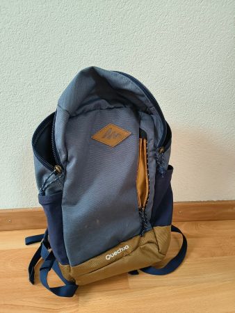 Quechua Wanderrucksack, wenig gebrauch,ideal für den Sommer!