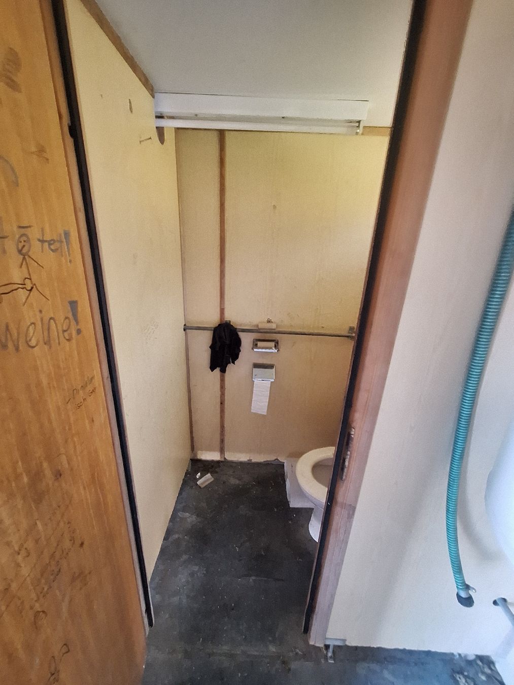 Contenitori edile: à vendre container toilette  – Usato da Troistorrents venduto da Marie_anna_vs 4