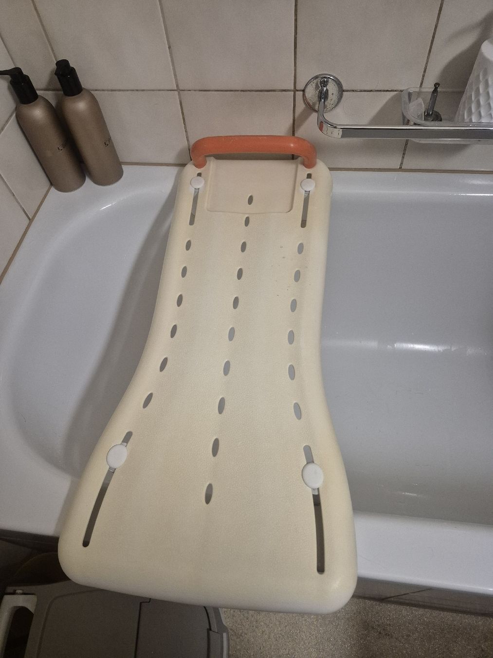 Altro per la cura del corpo: Badewannenbrett / Duschbrett mit Griff – Usato da Bern venduto da san_kcw5