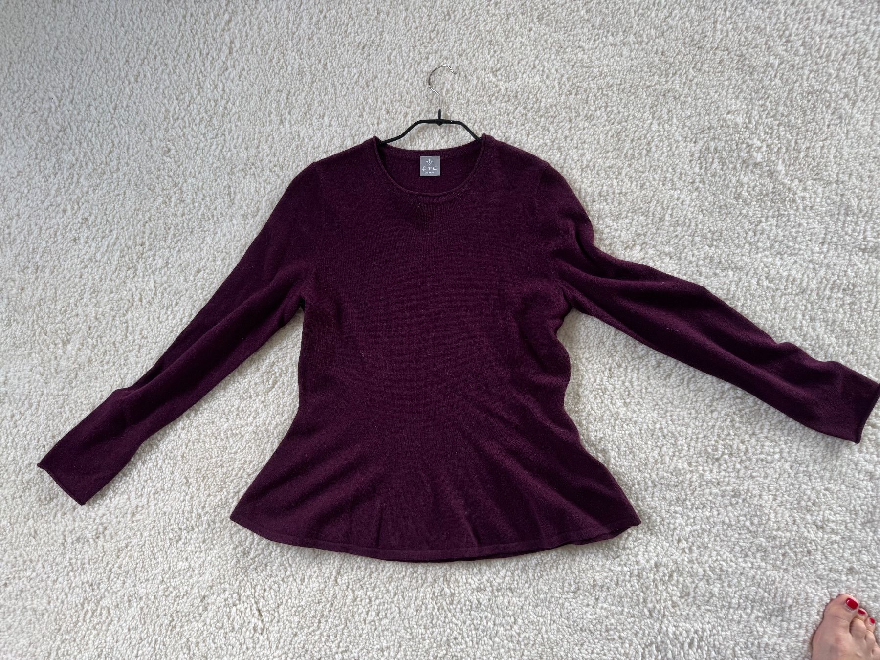 FTC Maglioni & Felpe: FTC Schösschen Pullover 100% Kaschmir Aubergine M – Usato da Zuerich venduto da Moochie