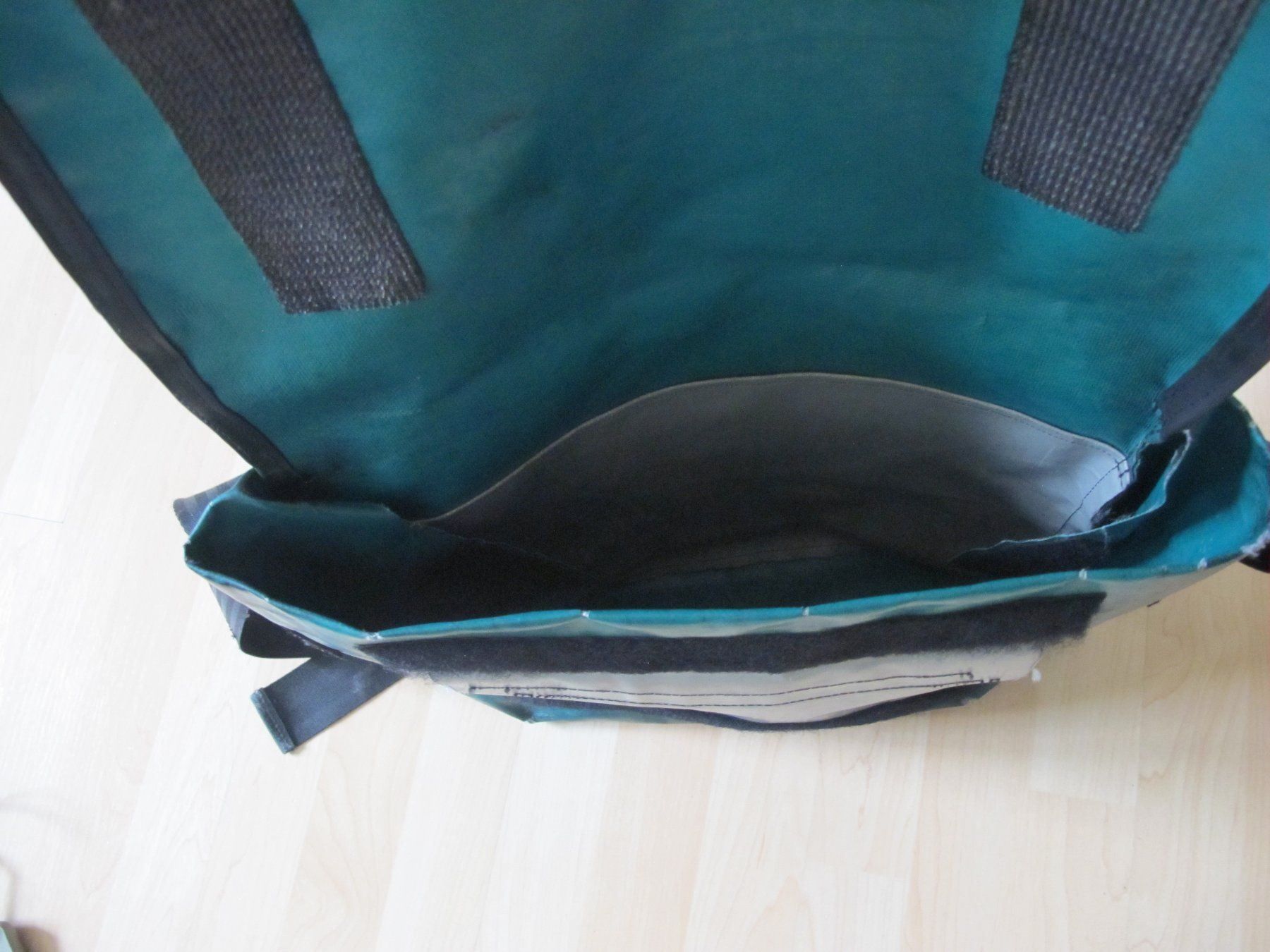 Freitag Taschen: Freitag Grosse Umhängetasche Farbe Grün – Gebraucht aus Altnau von LinaAuktion 9