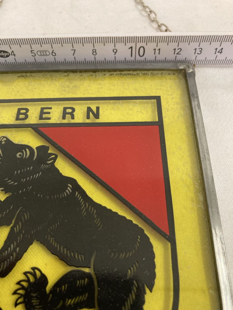 Altro in Antiquarato & Arte: Glasbild Wappenschild Bern Bär mit Kette Glasbild  – Usato da Aarwangen venduto da to-hirschi 1
