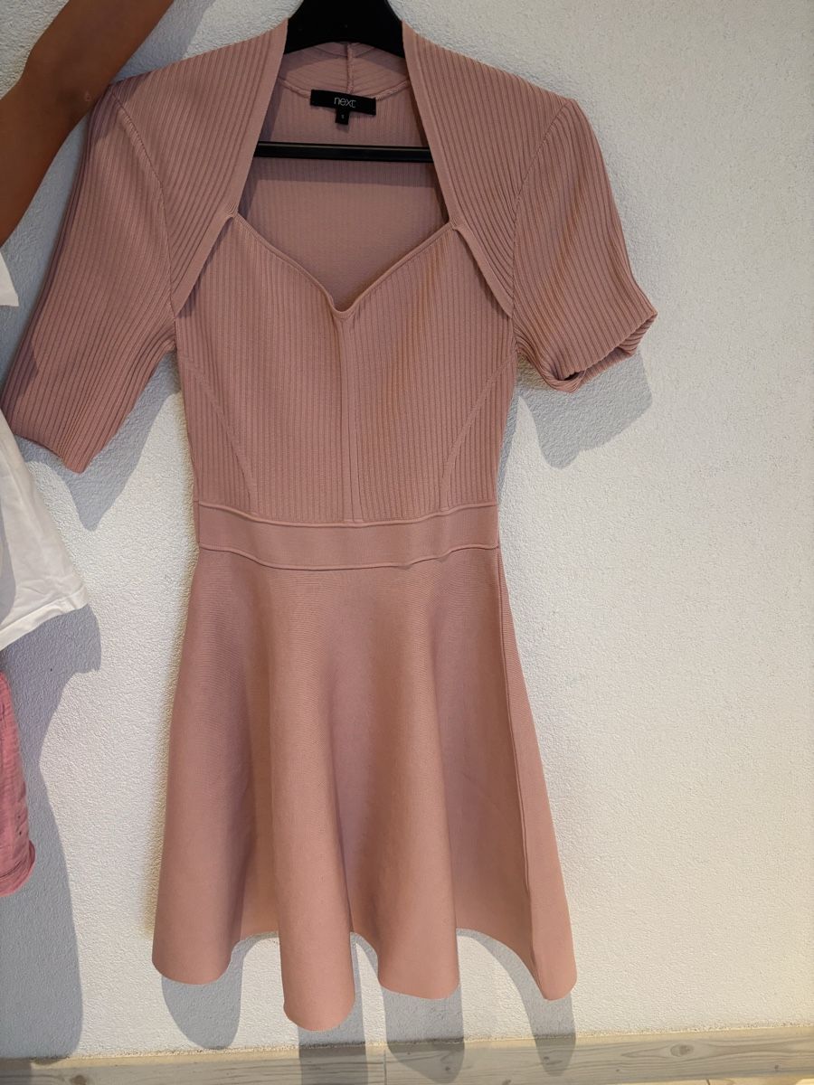 Next Robes: Robe taille S – Neuf (Voir description) à Chapelle-s-Moudon par vanesso