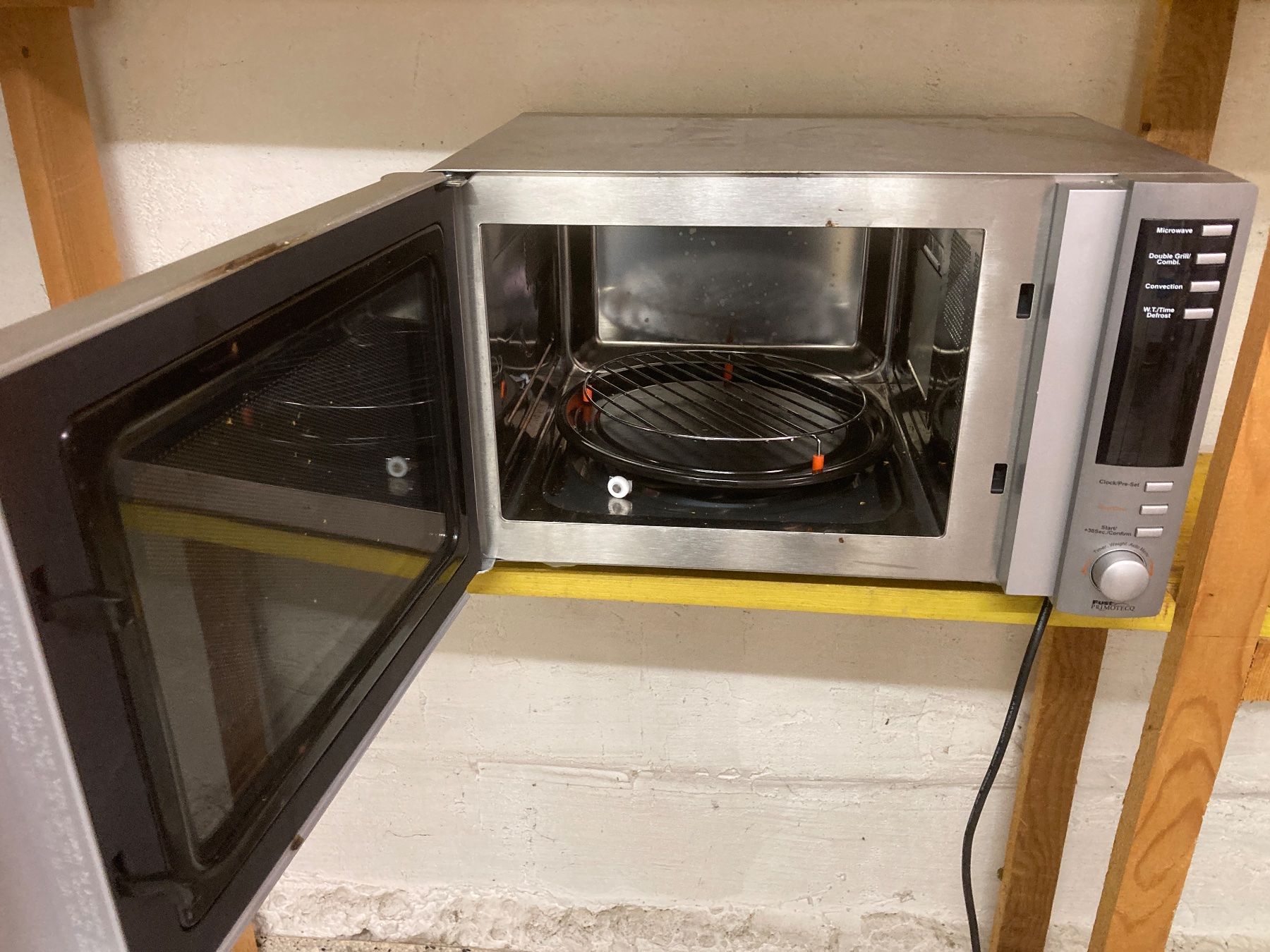 Fust Elettrodomestici da cucina: Mikrowelle mit Doppelgrill – Usato da Zürich venduto da Mueschelmau
