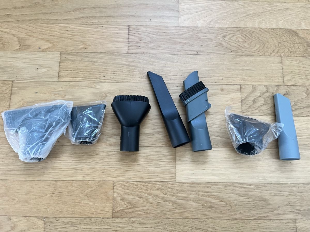 Altro per la casa: Vacuum Cleaner Attachments Set, 7 Pieces, New – Nuovo e nell'imballaggio originale da Egg b. Zürich venduto da EZ7