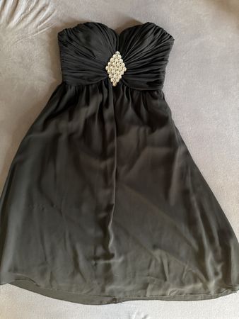 Trägerloses Damenkleid