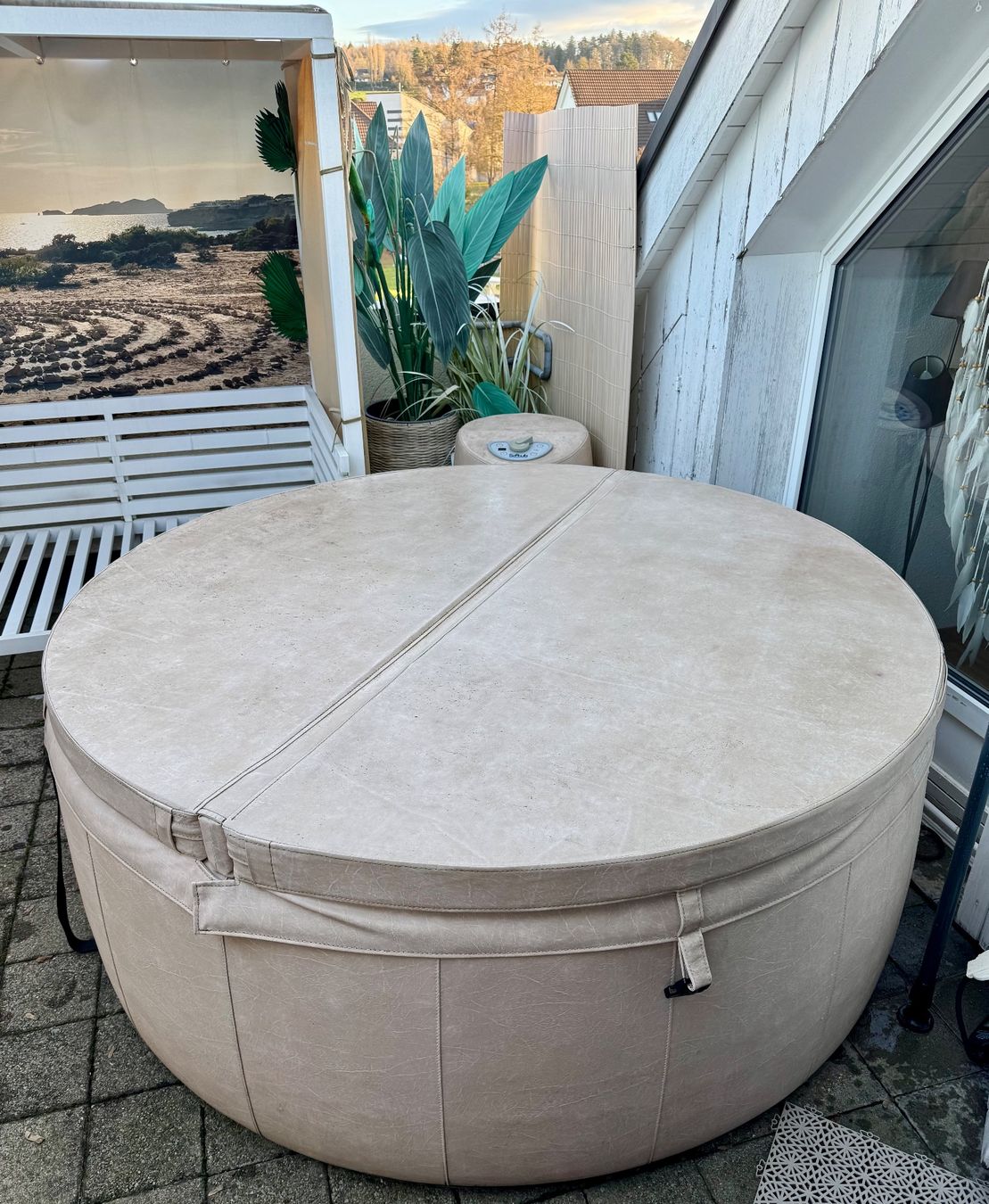 Softub Whirlpool: Softub Legend almond "Whirlpool" – Gebraucht aus Wiesendangen von  1