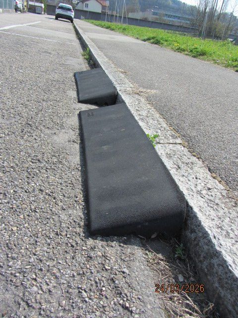 Rampe & Cunei: Auffahrhilfe für Trottoir oder ähnliches – Usato da schönenwerd venduto da kusi027