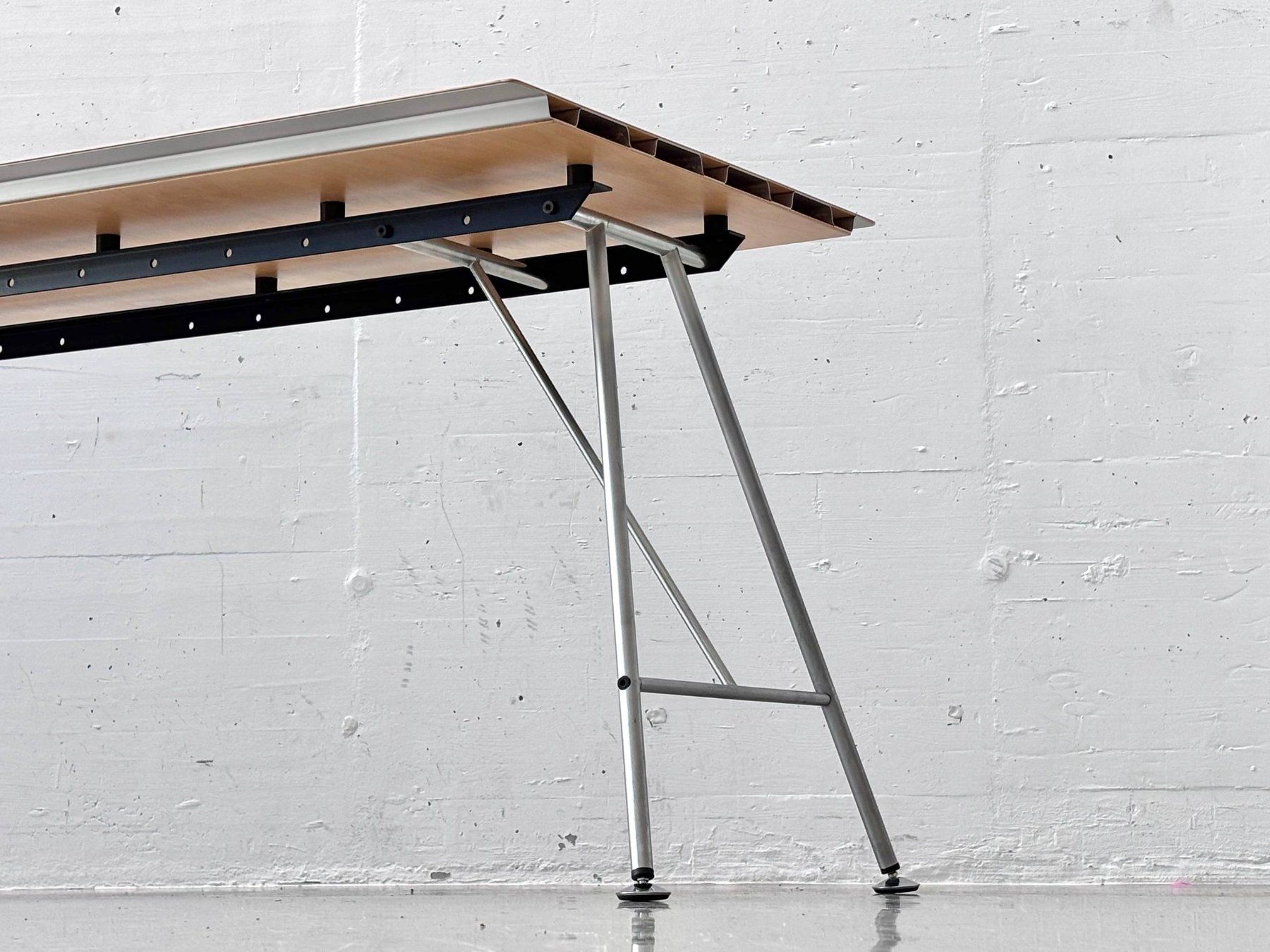 Atelier Alinea Tische: Atelier Alinea Bürotisch mit Metallgestell – Gebraucht aus Zürich von LeMoege 3